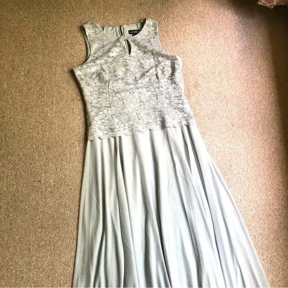 CACHET GOWN - Picture 3 of 7